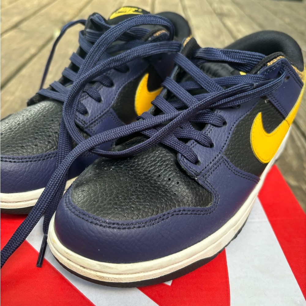 Nike size 8 shoe